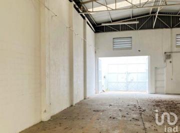 Bodega comercial · 487m² · 2 Estacionamientos · Bodega con Oficinas en Venta en Guadalajara Ideal Para Centro Operativo