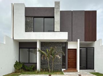 Casa · 200m² · 3 Recámaras · 2 Estacionamientos · Casa en Venta en Lomas de La Rioja