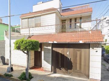 Casa de 4 habitaciones, Gustavo A. Madero · Casa en Remate en Calle Villa Cuitláhuac, Villa de Aragón, Gustavo a Madero. Cdmx.