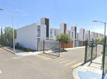 Casa de 3 habitaciones, Querétaro · Casa en Venta en Fraccionamiento Venezziano, Querétaro Clj