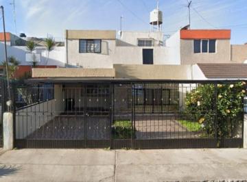Casa de 4 habitaciones, Guadalajara · Venta de Casa en C. Bruno Moreno Col. Jardines Alcalde Mun. Guadalajara C. P. 44298 Jalisco