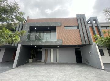 Casa · 332m² · 4 Recámaras · 3 Estacionamientos · Casa en Venta en Lomas de Angelópolis