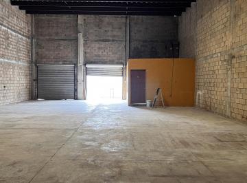 Bodega comercial · 600m² · 5 Estacionamientos · Renta de Bodega 600 m² Para Manufactura Sobre Carretera Cancún