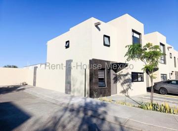Casa de 3 habitaciones, El Marqués · Renta Casa en Esquina con Estudio y Pasillo Lateral, Zakia