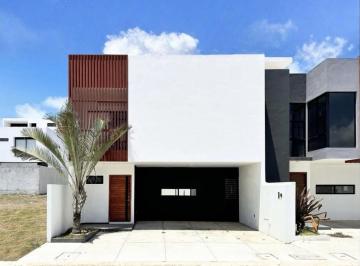 Casa · 170m² · 3 Recámaras · 2 Estacionamientos · Casa en Venta en Lomas de La Rioja