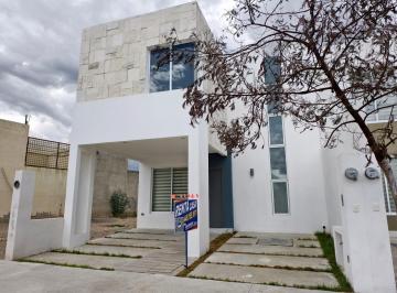 Casa · 3 Recámaras · 2 Estacionamientos · Casa en Abada
