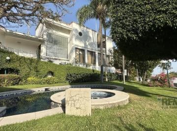 Casa · 907m² · 5 Recámaras · 4 Estacionamientos · Venta de Casa en El Norte de Cuernavaca, Fracc. Rancho Tetela, Cuernavaca, Morelos…clave 6246