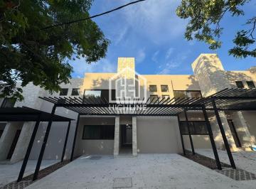 Casa · 166m² · 3 Recámaras · 2 Estacionamientos · Última Casa en Venta! 3 Recámaras, terraza y Alberca Privada. Playa del Carmen. Entrega Inmediata.