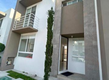 Casa de 2 habitaciones, El Marqués · Se Renta Casa en Zakia, Frente a Parque Principal