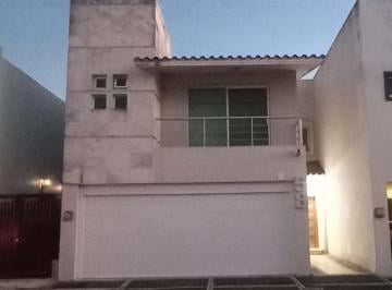 Casa · 209m² · 4 Recámaras · 2 Estacionamientos · Casa Amplia con 3 Habitaciones con Acabados de Lujo