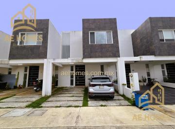 Casa · 174m² · 3 Recámaras · 2 Estacionamientos · Casa en Renta en Cancun Zona Sur en Privada con Alberca y Gym Climatizado