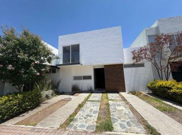 ff3cea456c58dace09191f322a473ee74e770b4a70d4f37367f15e573ee816e9 · Casa en Renta en Condesa Juriquilla con Recamara en Planta Baja