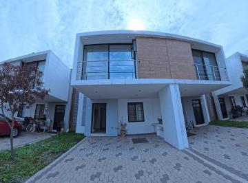 2ce30373121e2f55c812fcc1ad53871dda06b426de8c52eeb7bd5a8a177bda00 · *renta Casa Amueblada en El Refugio* Condominio Travertino