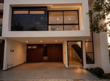 Casa · 332m² · 4 Recámaras · 2 Estacionamientos · Casa en Venta en Lomas de Angelopolis III, Cascatta Puebla 3 Habitaciones