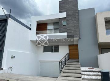 Casa · 344m² · 3 Recámaras · 4 Estacionamientos · Venta Casa Cumbres del Lago Juriquilla