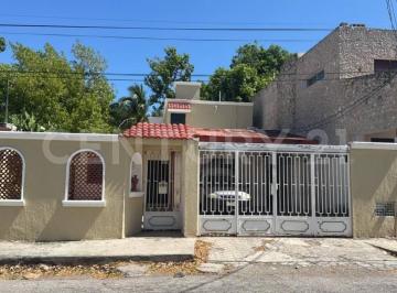 Casa · 459m² · 6 Recámaras · 2 Estacionamientos · Casa en Venta Merida a un Costado de La Plaza de Toros