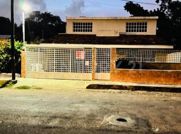 Casa · 459m² · 6 Recámaras · 2 Estacionamientos · Casa en Venta Merida a un Costado de La Plaza de Toros