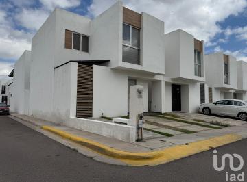 Casa · 105m² · 3 Recámaras · 2 Estacionamientos · Casa Amueblada en Renta en Burdeos Residencial Aguascalientes Sur