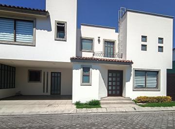 Casa en condominio · 270m² · 3 Recámaras · 5 Estacionamientos · Casa en Renta en Condominio en Metepec, Amplio Jardín, Baño en Cada Recámara