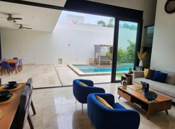 Casa · 379m² · 4 Recámaras · 2 Estacionamientos · Renta Casa de 4 Recamaras Amueblada y Equipada Amplio Jardin y Alberca en Dzitya