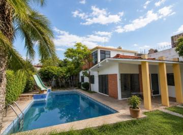 Casa · 200m² · 5 Recámaras · 3 Estacionamientos · Casa en Renta con Alberca en Col. Estrada Cajigal, Cuernavaca Morelos.