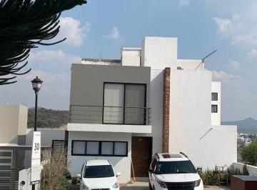 Casa de 5 habitaciones, Querétaro · Casa con 300 m² de Terreno y 5 Habitaciones en Venta en Querétaro