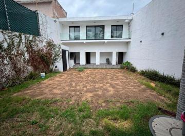 Casa · 281m² · 6 Recámaras · 2 Estacionamientos · Casa en Renta en Jardines Universidad | 4 Recámaras | a 5 Minutos de Andares