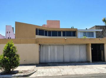 Casa de 3 habitaciones, Zapopan · Oportunidad * Residencia en Venta con Amplio Jardin y Alberca