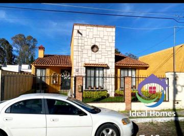 Casa · 132m² · 3 Recámaras · 1 Estacionamiento · Casa en Venta en Haciendas de Tequisquiapan, un Nivel, 3 Recámaras