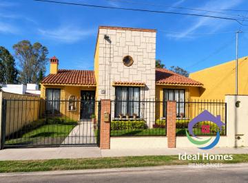 Casa · 132m² · 3 Recámaras · 1 Estacionamiento · Casa en Venta en Haciendas de Tequisquiapan, un Nivel, 3 Recámaras