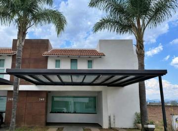 Casa · 4 Recámaras · 2 Estacionamientos · Casa en Renta en Rincon de La Montaña Altozano Morelia