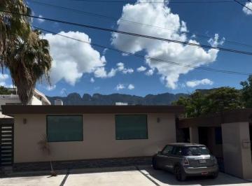 Casa de 3 habitaciones, San Pedro Garza García · Casa de Una Planta, en Venta, Col del Valle, Spgg