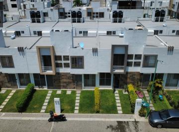 Casa en condominio · 85m² · 3 Recámaras · 1 Estacionamiento · Casa en Condominio Amplia con Alberca y Palapa Común en Emiliano Zapata Morelos
