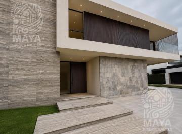 Casa · 580m² · 4 Recámaras · 8 Estacionamientos · Casa en Venta, Campanario, Querétaro