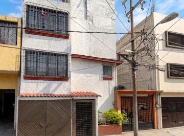 Casa de 3 habitaciones, Coyoacán · Casa en Coyoacan de Tres Niveles con Acta de Adjudicacion.
