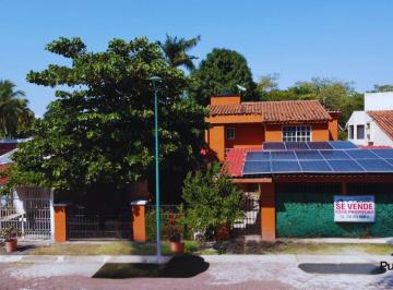 Casa de 4 habitaciones, Zihuatanejo de Azueta · Casa en Zona Residencial de 450 m² con 4 Recámaras en Venta en Ixtapa a 3 Min de La Playa.