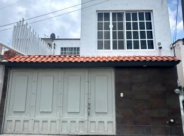 Casa de 4 habitaciones, Querétaro · Casa en Venta Entre Prol. Bquintana y Blvd. Peñaflor