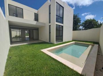 Casa · 4 Recámaras · 4 Estacionamientos · Casa en Venta en Privada en Cholul