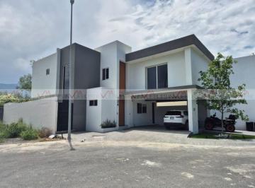 Casa · 330m² · 3 Recámaras · 3 Estacionamientos · Casa en Venta en Amorada Privada Residencial