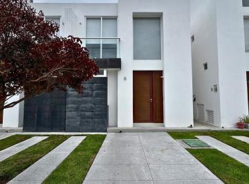 Casa · 90m² · 3 Recámaras · 2 Estacionamientos · Casa en Renta en Zákia, Querétaro | 3 Recámaras | $16,000 Mxn