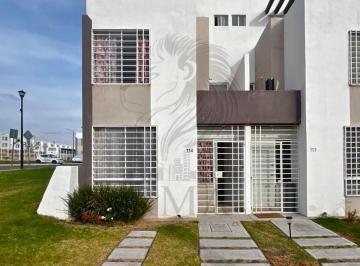 Casa en condominio · 95m² · 3 Recámaras · 2 Estacionamientos · Casa en Renta en Puerta Navarra, Querétaro | 3 Recámaras, Terraza y Jardín