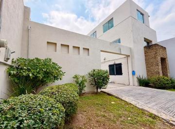 1 · Bodega con Oficinas en Renta Mitras Centro