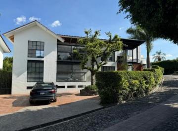 Casa · 550m² · 4 Recámaras · 3 Estacionamientos · Venta de Casa Moderna en Fraccionamiento Sumiya