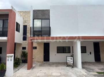 Casa · 145m² · 3 Recámaras · 2 Estacionamientos · Casa Remodelada en Venta | Liverté Cancún Sm 511 (Av Nichupté)