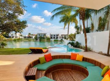 Casa · 575m² · 4 Recámaras · 6 Estacionamientos · Casa en Venta Residencial Lagos del Sol | Acceso Al Lago