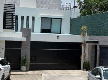 Casa en condominio · 213m² · 4 Recámaras · 3 Estacionamientos · Casa en Condominio en Venta en Cuernavaca Morelos