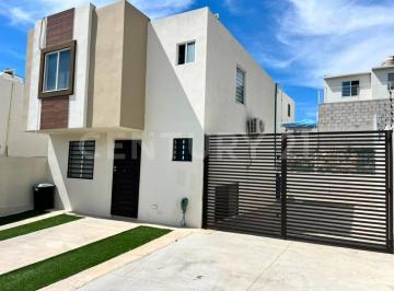 Casa · 80m² · 3 Recámaras · Rcr - 1543 Casa en Renta 3 Recámaras en Viñas del Mar