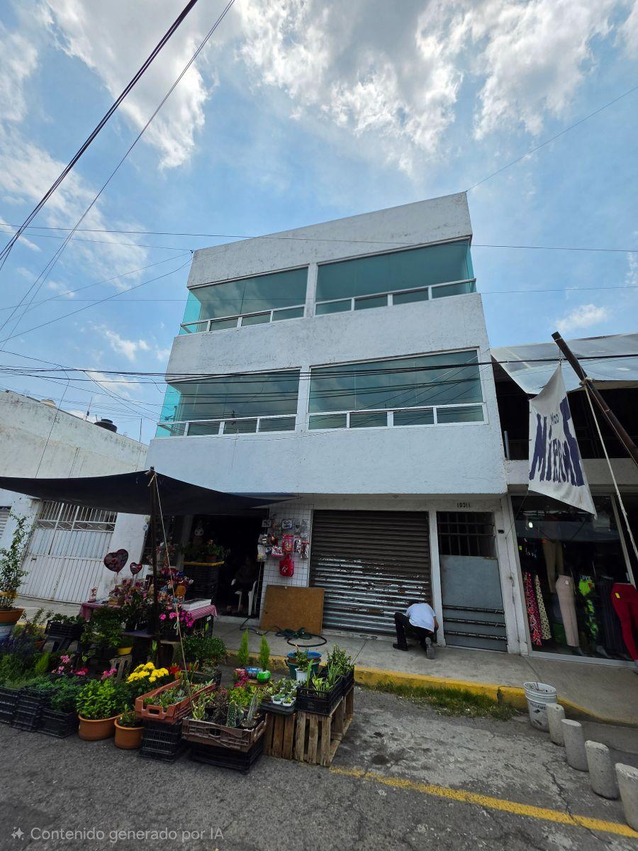 Building Near 11 Sur with Commercial Units