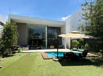 2 · Hermosa Residencia en Venta en El Bosque Country Club