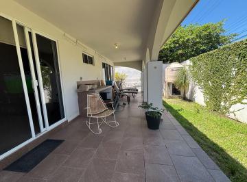 Casa · 289m² · 3 Recámaras · 2 Estacionamientos · Casa en Esquina Primero de Mayo